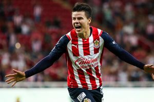 Chivas tras el gol de larga distancia de Pável Pérez: ‘No empiecen a compararlo con Pedri’