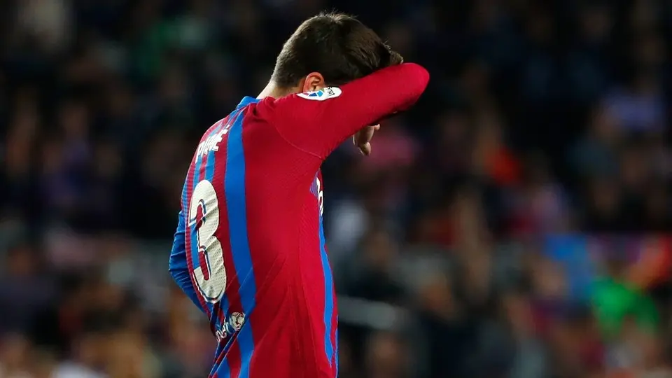 Barcelona: Piqué, en duda ante el Betis de Guardado y Lainez por lesión