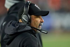 NFL: Derek Carr respaldó a Bisaccia tras la derrota de los Raiders en playoffs