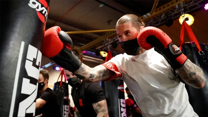 Sergio Ramos protagonizó intenso entrenamiento en apertura de nuevo gimnasio en Madrid