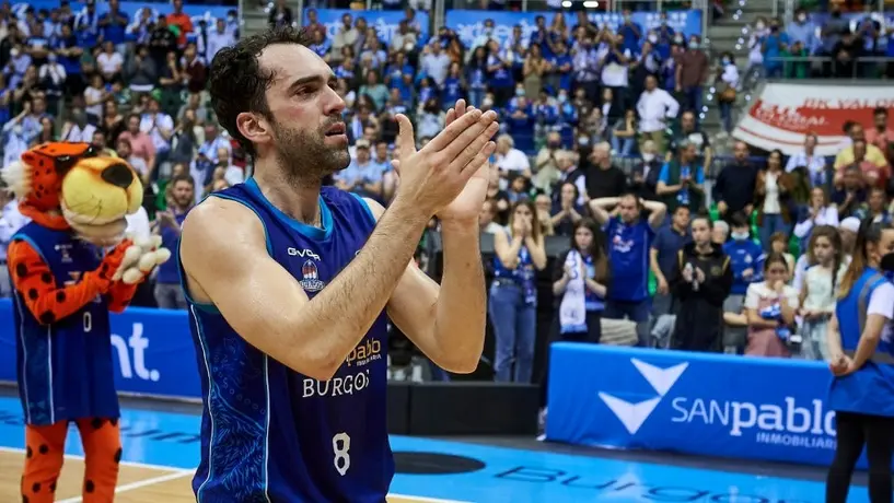 Video: Presidente de San Pablo Burgos obligó a sus jugadores a hincarse como disculpa