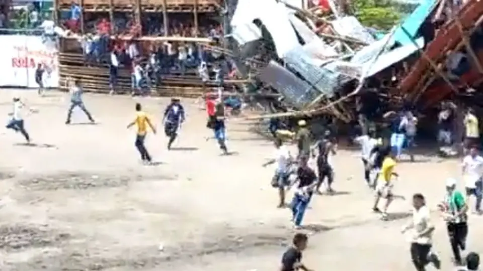 Video: Grada en una plaza de toros en Colombia colapsó; hay cuatro muertos