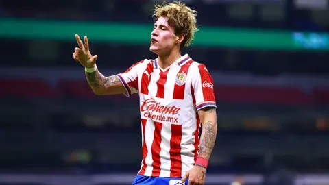 Chivas: Chicote Calderón cantó 'El Tamalero' durante cena de pretemporada