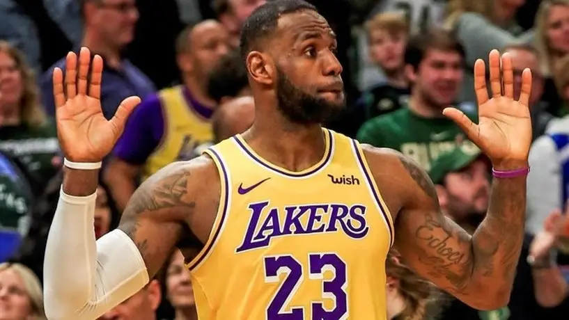 NBA: Tarjeta de LeBron James se vendió por 2.4 millones de dólares