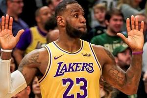 NBA: Tarjeta de LeBron James se vendió por 2.4 millones de dólares