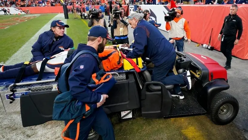 Denver: Teddy Bridgewater fue llevado a un hospital tras sufrir una lesión en la cabeza