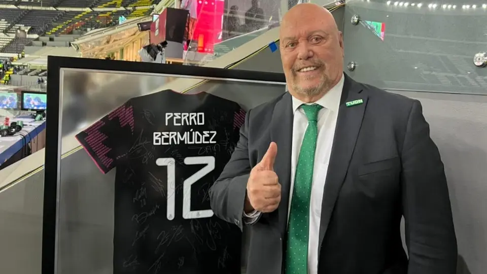 Perro Bermúdez: Congreso de Texas entregó un reconocimiento al narrador por su trayectoria