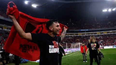 Atlas: Edgar Zaldívar visitó la Basílica de Guadalupe; llevó su medalla de campeón