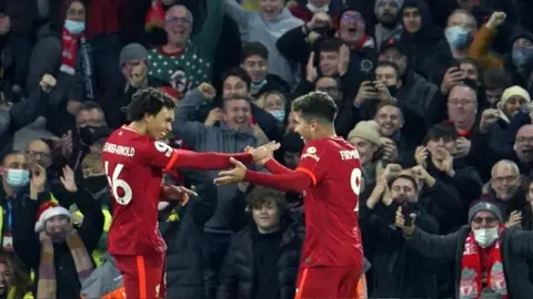 Premier League: Liverpool superó al Newcastle y se mantiene a la 'caza' del City