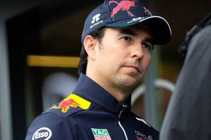 Checo Pérez: Perdió casco de F1 con valor superior a los 7 mil dólares
