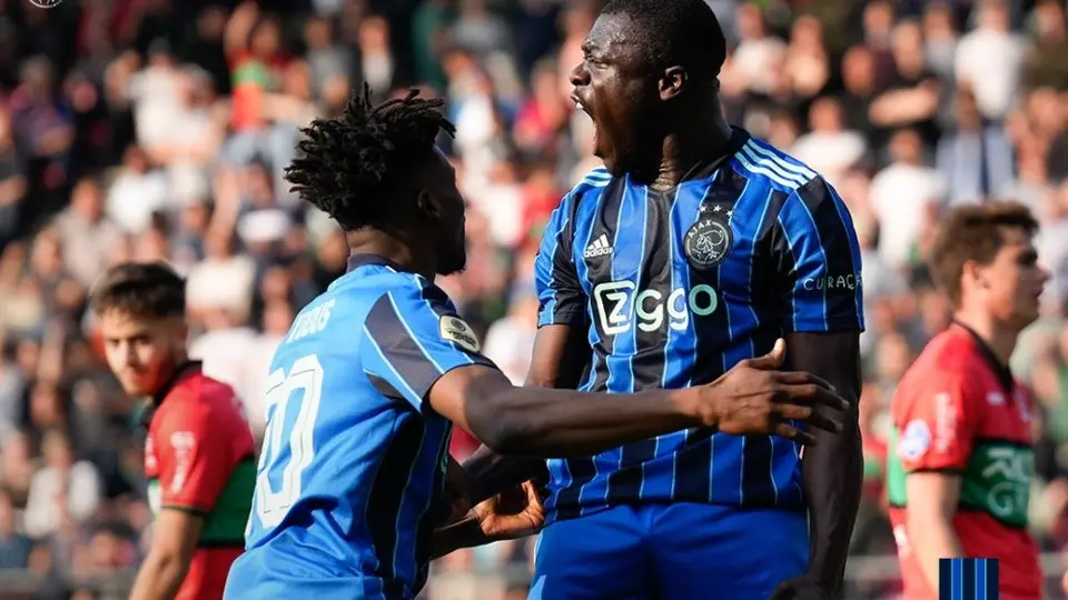 Edson Álvarez: Ajax venció por la mínima al Nijmegen y acarician el título de liga