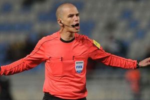 Video: Árbitro de la Liga de Libia provocó 'batalla campal' tras golpear a futbolista