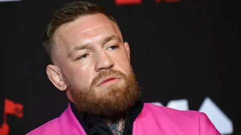 Conor McGregor: Causó indignación en redes sociales por trato a mayordomo