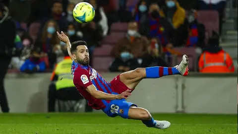 Barcelona: Jordi Alba recibió el alta médica y podrá jugar contra Elche