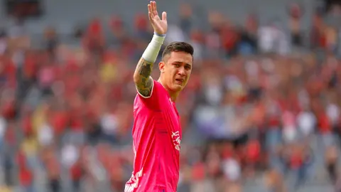 Chivas: Hizo oficial la salida del guardameta Raúl Gudiño