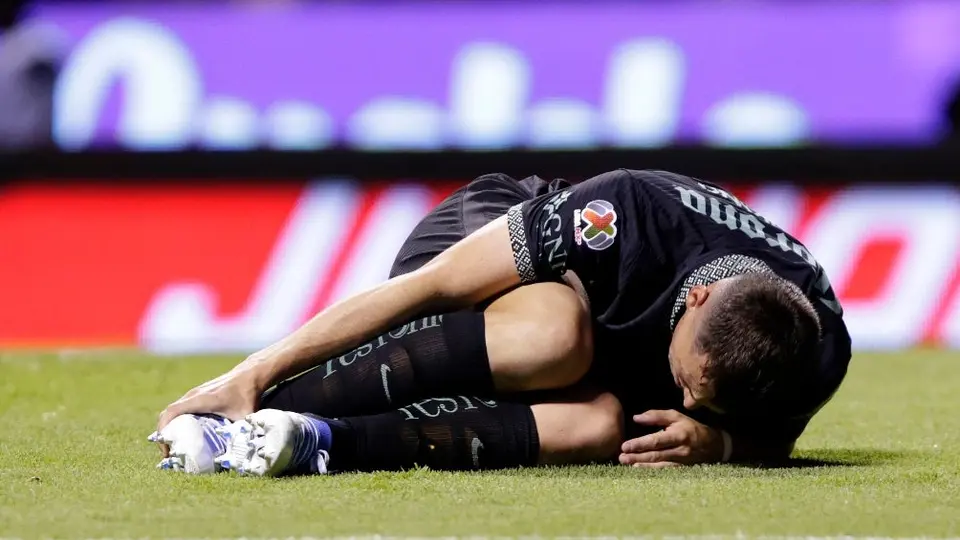 América: Federico Viñas abandonó el partido vs Puebla por lesión