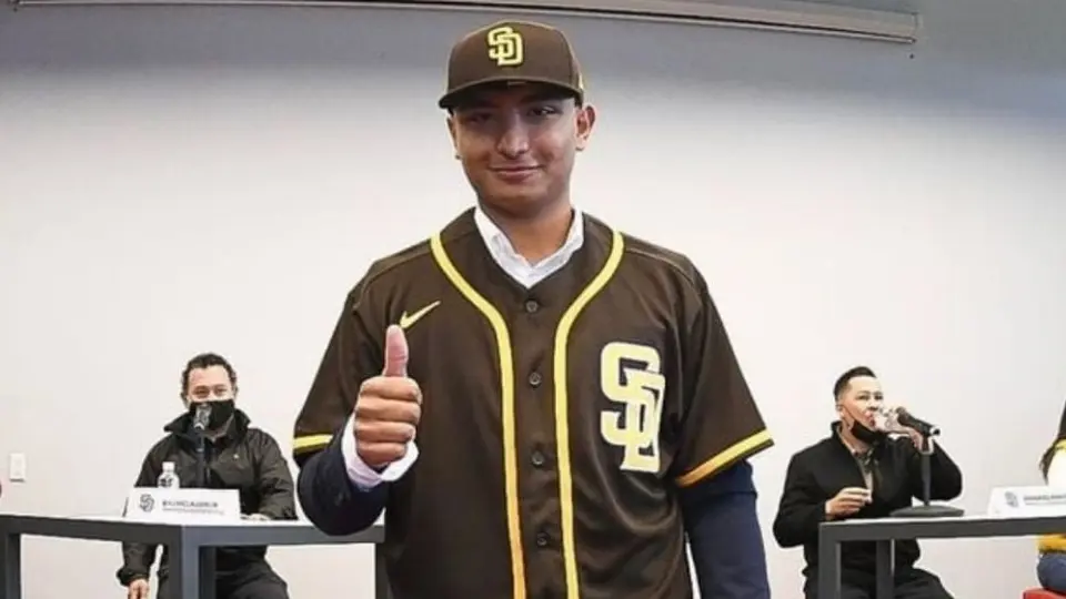 Rosman Verdugo: El mejor prospecto de México firmó con los Padres de San Diego