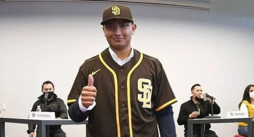 Rosman Verdugo: El mejor prospecto de México firmó con los Padres de San Diego