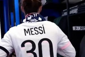 Aficionado del PSG tuvo 92 segundos para tomar productos gratis de tienda oficial