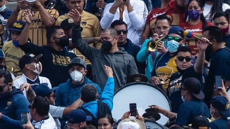 Pumas: Darío Verón se unió a la 'Rebel' para alentar a los universitarios