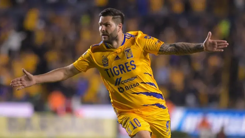 Gignac: Compartió una fotografía con jersey de la Selección Mexicana