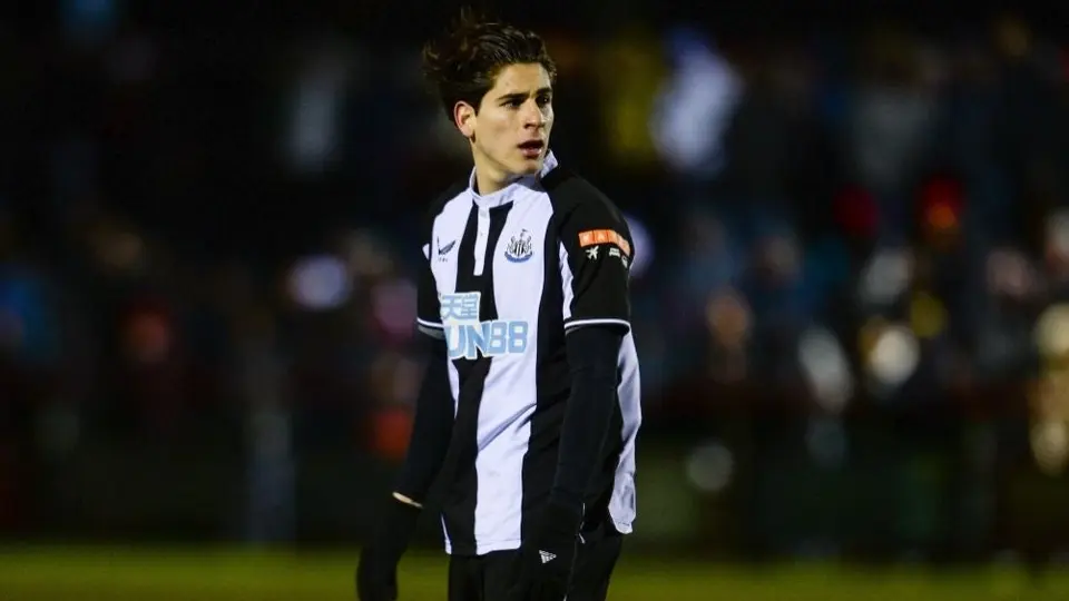 Santiago Muñoz: Apunta a ser convocado por el primer equipo del Newcastle