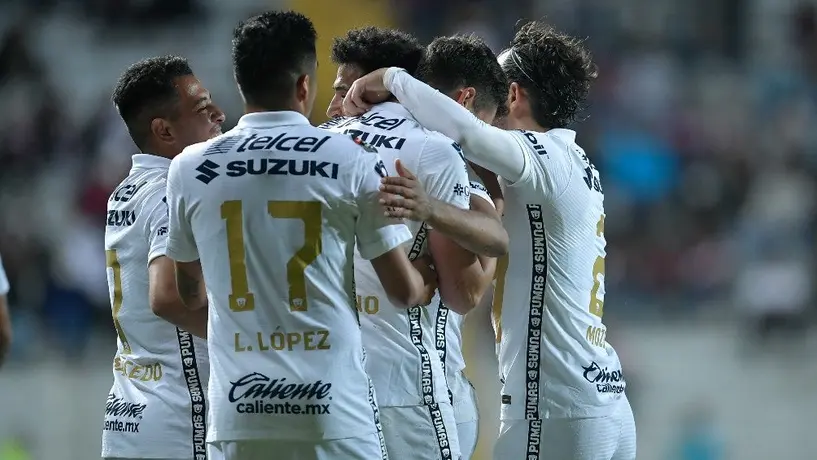 Pumas agradeció atenciones al Saprissa y les dejó dos playeras de regalo