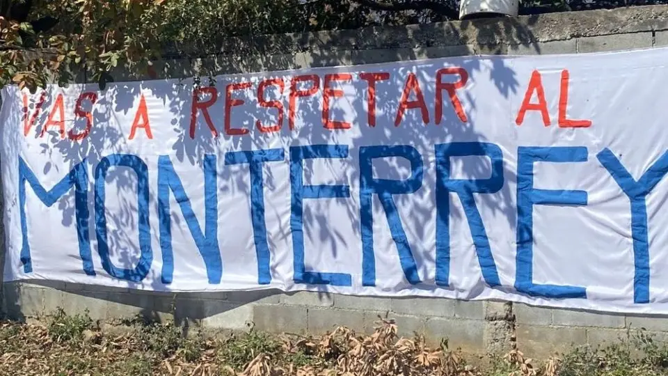 Rayados: Aficionados de Monterrey 'explotan' en el Barrial, arremeten contra jugadores