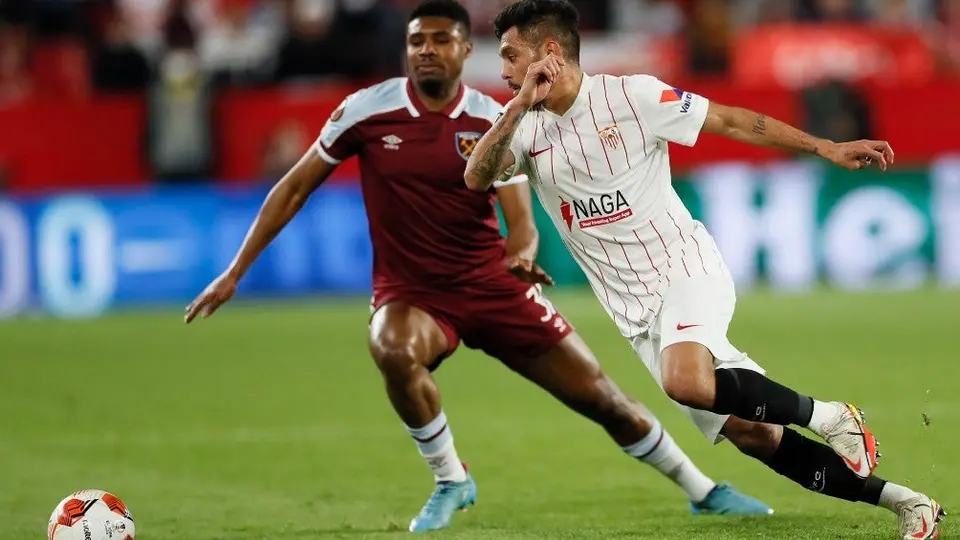 Tecatito Corona salió ovacionado con el Sevilla en los Octavos de Final de la Europa League