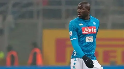 Senegal respondió a los insultos racistas a Koulibaly: 'Idiotas descerebrados'