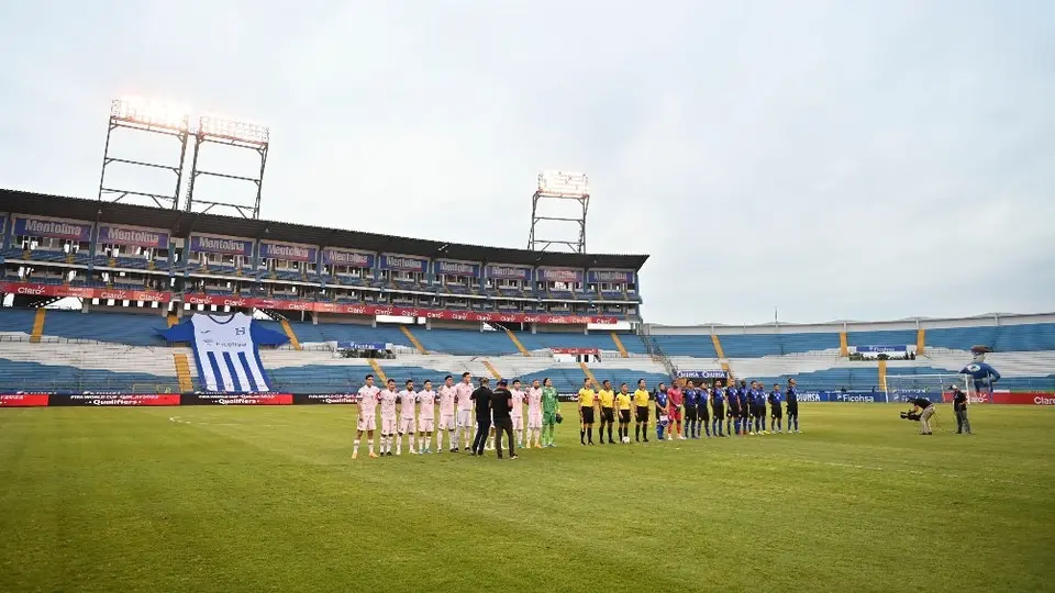 Honduras: Prensa catracha y trabajadores del estadio fueron fanáticos en el partido vs México