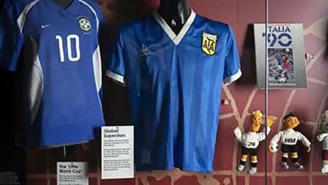 Maradona: Subastan la camiseta de la 'Mano de Dios'