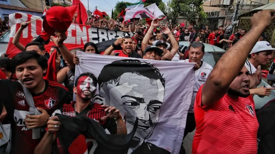 Clásico Tapatío: Aficionados de Atlas intentaron agredir a fanáticos de Chivas