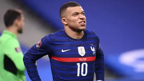 Robert Lewandowski y Kylian Mbappé rechazan idea de Mundial cada dos años
