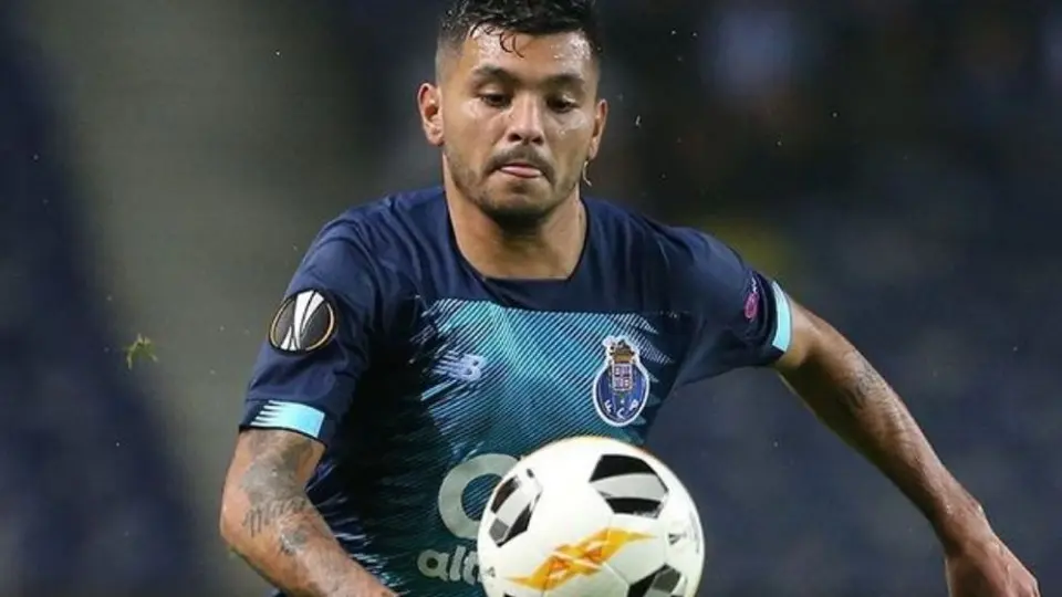 Tecatito Corona: Milan y Sevilla vuelven a sonar como destinos para el mexicano