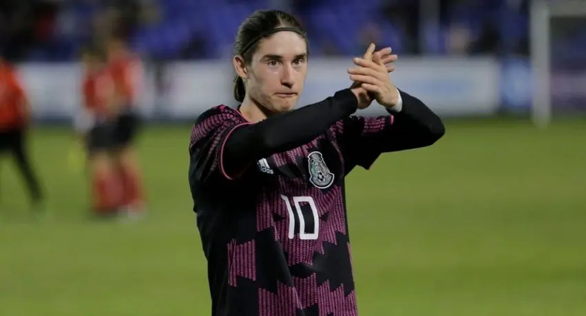 Marcelo Flores: Presumió espinilleras con imágenes vistiendo la playera del Tri