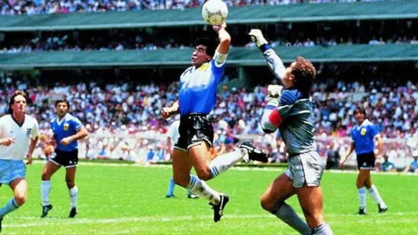Maradona: Camiseta de la 'Mano de Dios' de México 86, subastada en 8.4 mde