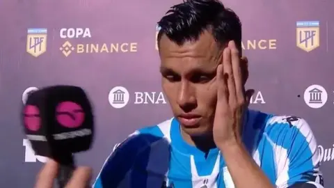 Video: Leo Sigali protagonizó extraña entrevista como parte de una campaña de sobre el Alzheimer
