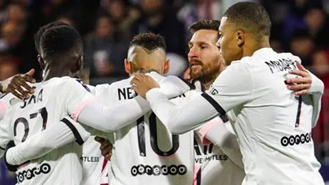 Golfista juvenil se encontró con el PSG en elevador y los sorprendió con selfie