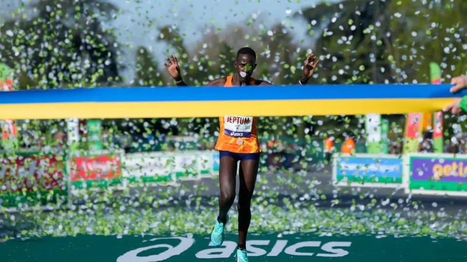 Maratón de París: Judith Jeptum conquistó la competencia imponiendo nuevo récord
