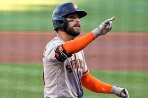 Luis González: Cuadrangular del mexicano en victoria de Giants sobre Pirates