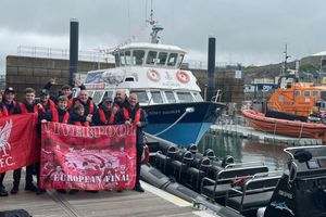 Liverpool: Aficionados de los Reds viajaron en lancha a la Final de la Champions League