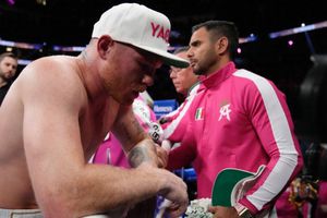 Salcedo tras la pelea del 'Canelo': 'Que triste esperar la derrota para salir a reventar'