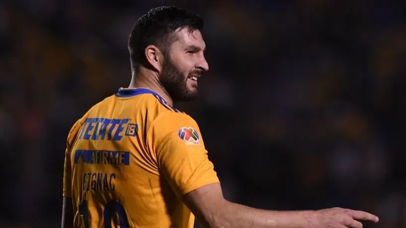 André-Pierre Gignac: Presumió lujoso abrigo en Final Regia Femenil