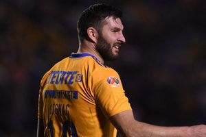 André-Pierre Gignac: Presumió lujoso abrigo en Final Regia Femenil