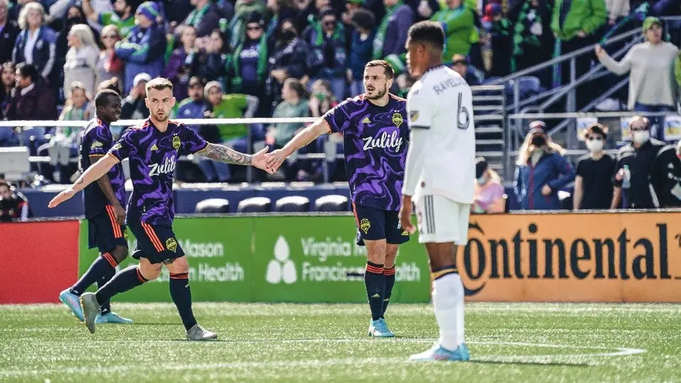 Chicharito Hernández anotó, pero el Galaxy cayó ante el Sounders