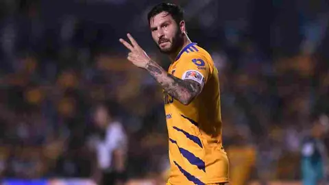 Gignac: Regañó al hijo del Diente López por portar los colores del PSG