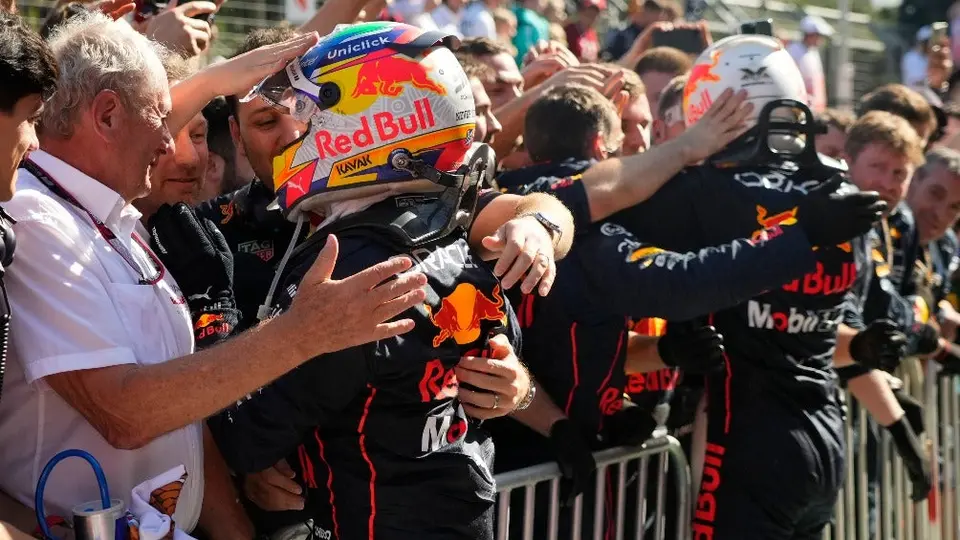 Helmut Marko sobre la ‘batalla’ de Checo y Verstappen: ‘Max demostró ser mejor’