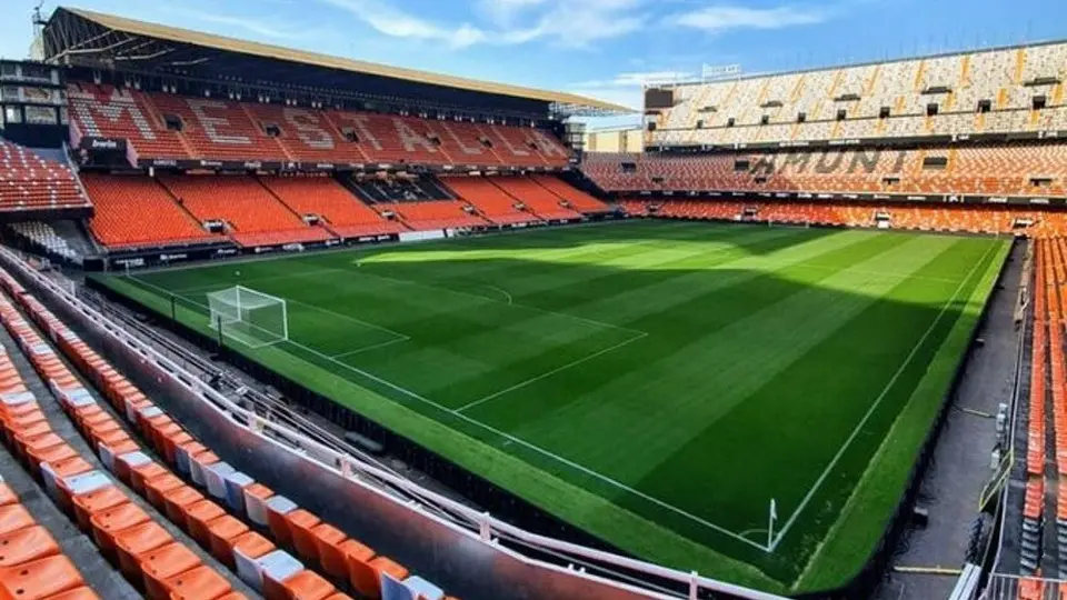LaLiga: Denunció a la afición del Valencia, Espanyol y Atlético de Madrid por cánticos ofensivos