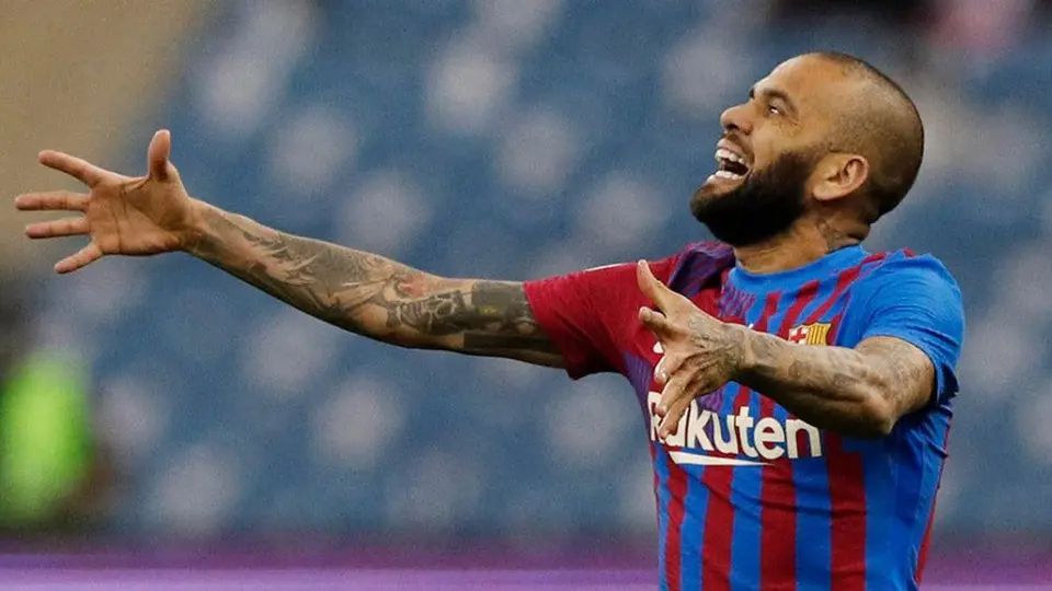 Barcelona: Dani Alves, fuera de la lista del Barça para afrontar Europa League